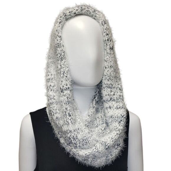🌹FUZZY BLACK AND WHITE INFINITY SCARF - Picture 1 of 5
